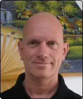 Hans van den Herik is gespecialiseerd in Shiatsu Therapie, sportmassage en ontspanningsmassage. Met een holistische benadering helpt hij cliënten werken aan ontspanning, herstel en een betere balans tussen lichaam en geest.