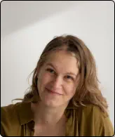 Janna van Zijl biedt yoga therapie en begeleiding gericht op ontspanning, bewustwording en herstel van de balans tussen lichaam en geest.